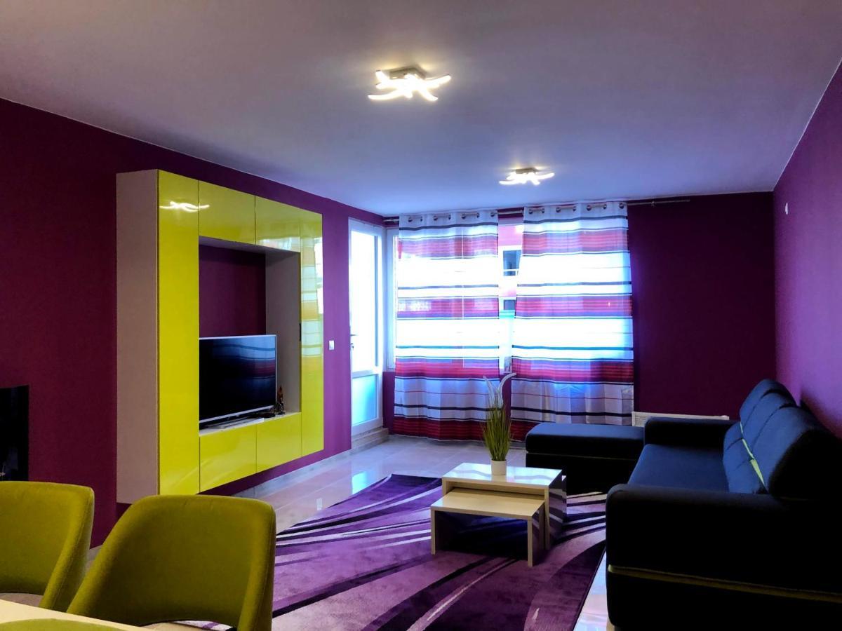 Apartment Ultraviolet Relax